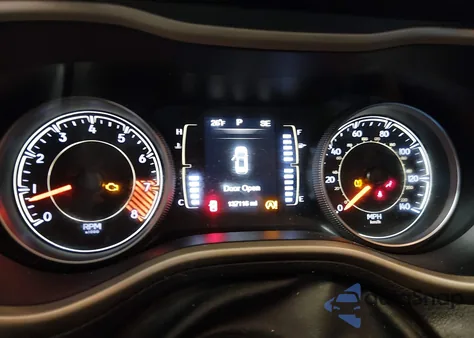 2015 Jeep Cherokee Latitude z USA, uszkodzony, nr VIN 1C4PJMCS9FW690871